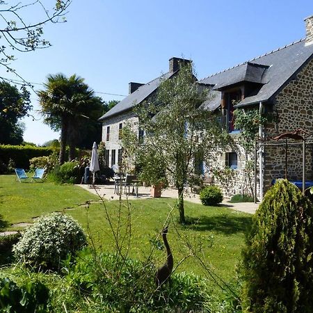 Les Petites Chapelles Bed & Breakfast Saint-Pierre-de-Plesguen Bagian luar foto