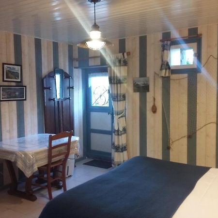 Les Petites Chapelles Bed & Breakfast Saint-Pierre-de-Plesguen Bagian luar foto