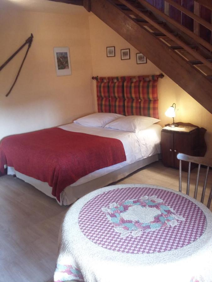 Les Petites Chapelles Bed & Breakfast Saint-Pierre-de-Plesguen Bagian luar foto