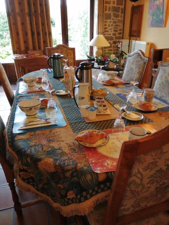 Les Petites Chapelles Bed & Breakfast Saint-Pierre-de-Plesguen Bagian luar foto