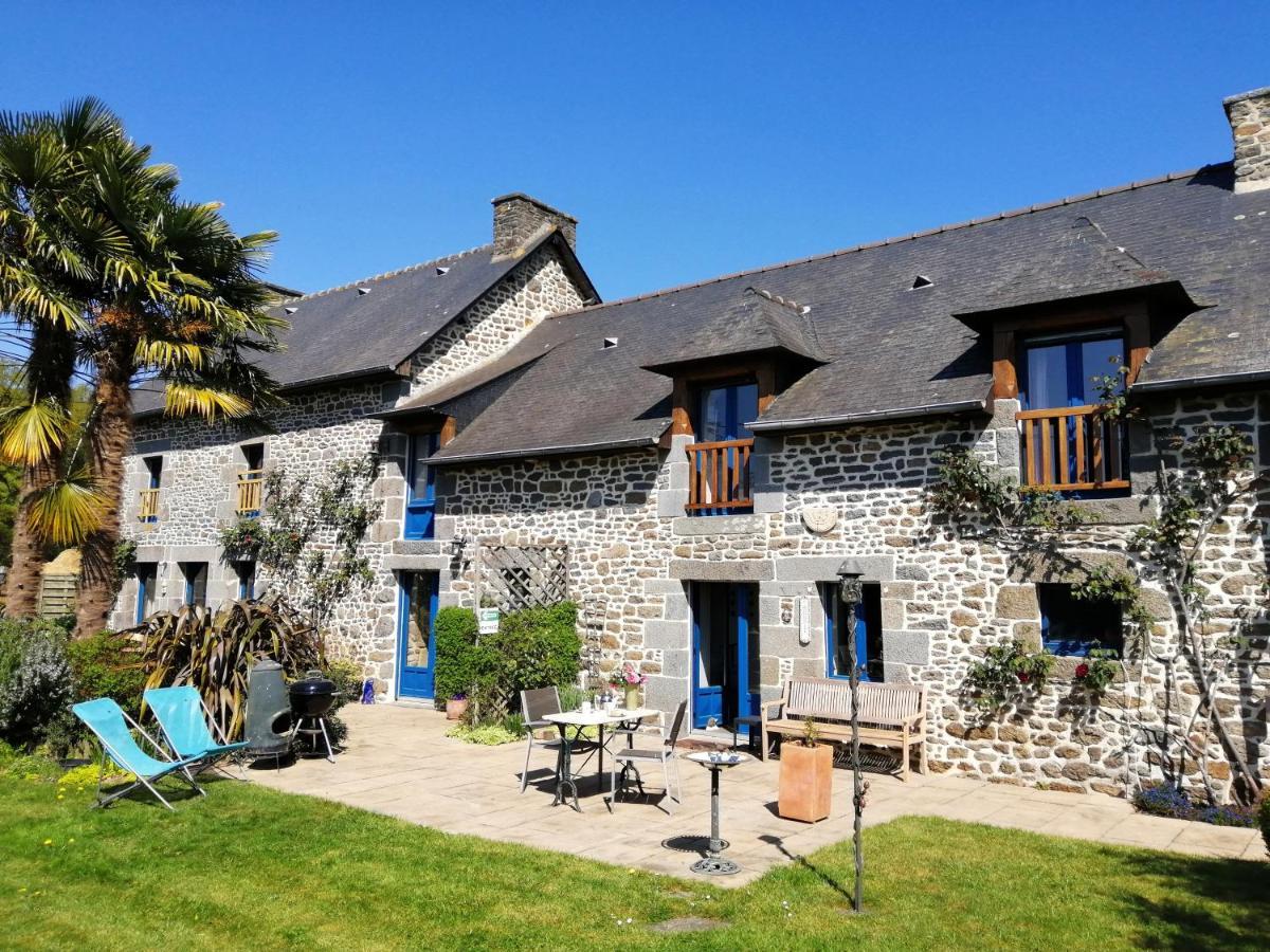 Les Petites Chapelles Bed & Breakfast Saint-Pierre-de-Plesguen Bagian luar foto