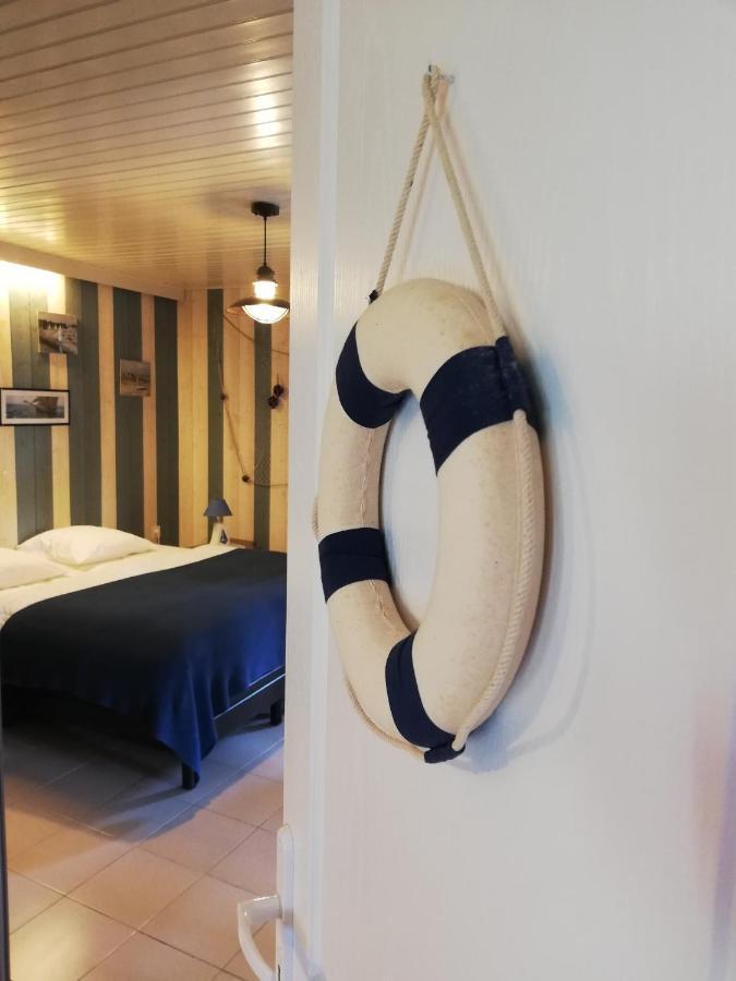 Les Petites Chapelles Bed & Breakfast Saint-Pierre-de-Plesguen Bagian luar foto
