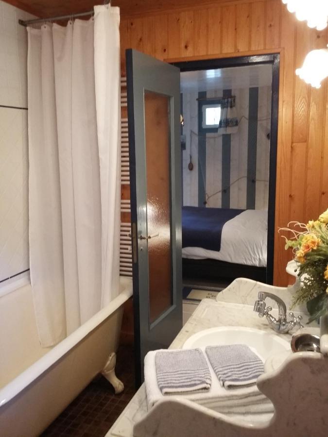 Les Petites Chapelles Bed & Breakfast Saint-Pierre-de-Plesguen Bagian luar foto